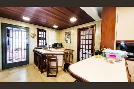 Casa à venda com 440m², 4 quartos e 6 vagasCozinha