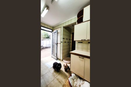 Casa à venda com 440m², 4 quartos e 6 vagasLavanderia