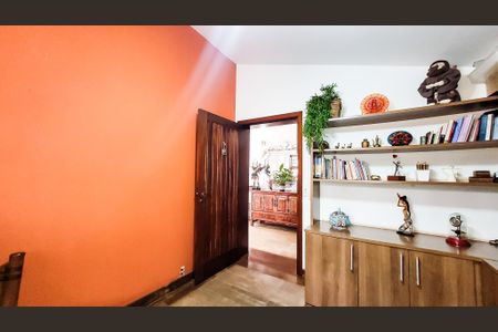 Casa à venda com 440m², 4 quartos e 6 vagasEscritório