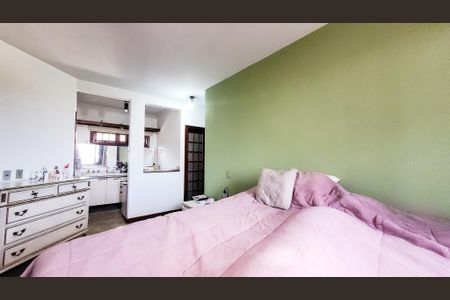 Casa à venda com 440m², 4 quartos e 6 vagasSuíte 4