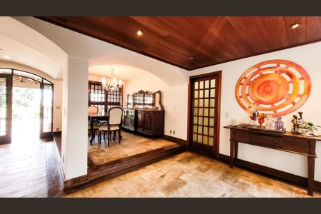 Casa à venda com 440m², 4 quartos e 6 vagasSala