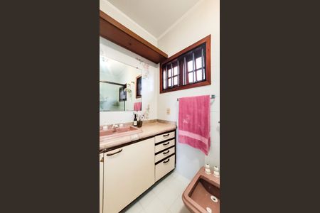 Casa à venda com 440m², 4 quartos e 6 vagasBanheiro da Suíte 1