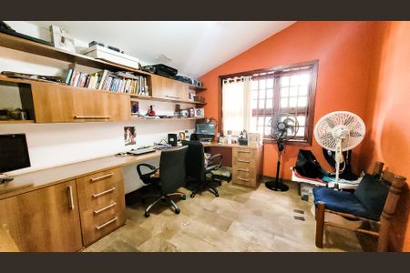 Casa à venda com 440m², 4 quartos e 6 vagasEscritório