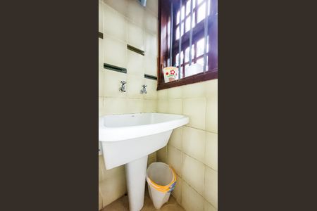 Casa à venda com 440m², 4 quartos e 6 vagasLavanderia