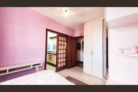 Casa à venda com 440m², 4 quartos e 6 vagasSuíte 2