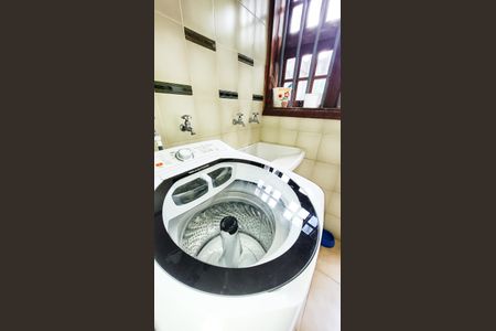 Casa à venda com 440m², 4 quartos e 6 vagasLavanderia