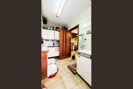 Casa à venda com 440m², 4 quartos e 6 vagasLavanderia