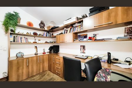 Casa à venda com 440m², 4 quartos e 6 vagasEscritório