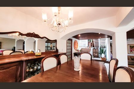Casa à venda com 440m², 4 quartos e 6 vagasSala de Jantar
