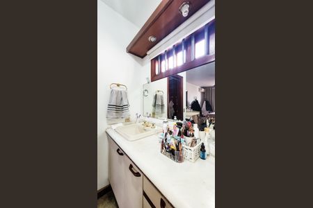 Casa à venda com 440m², 4 quartos e 6 vagasBanheiro da Suíte 4