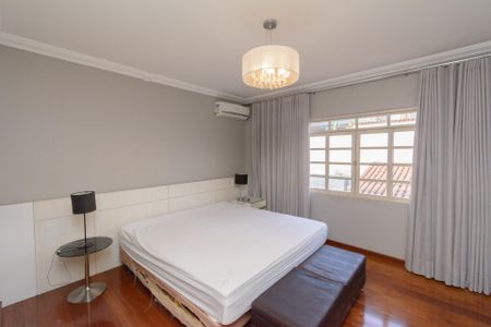 Casa à venda com 587m², 4 quartos e 4 vagasSuíte