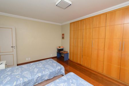 Casa à venda com 587m², 4 quartos e 4 vagasQuarto 2