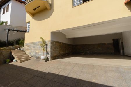 Casa à venda com 587m², 4 quartos e 4 vagasGaragem