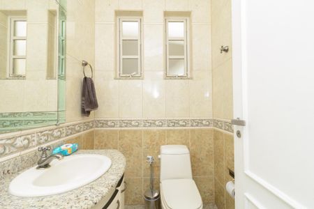 Casa à venda com 587m², 4 quartos e 4 vagasBanheiro Social 2