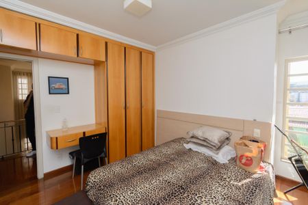 Casa à venda com 587m², 4 quartos e 4 vagasQuarto 1