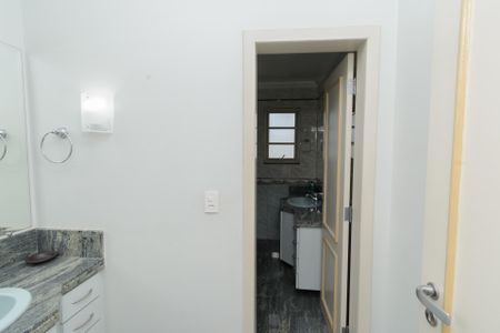 Casa à venda com 587m², 4 quartos e 4 vagasBanheiro Social