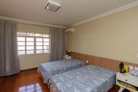 Casa à venda com 587m², 4 quartos e 4 vagasQuarto 2