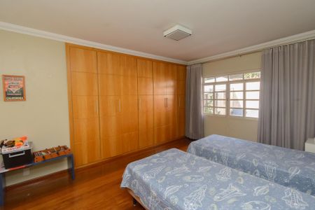 Casa à venda com 587m², 4 quartos e 4 vagasQuarto 2
