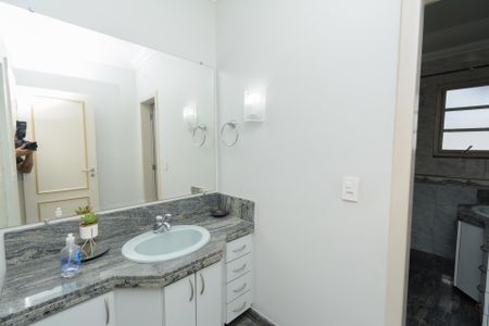 Casa à venda com 587m², 4 quartos e 4 vagasBanheiro Social