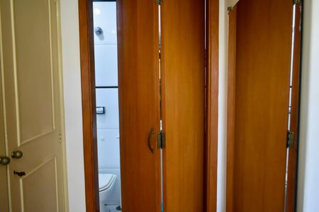 Casa à venda com 220m², 3 quartos e 3 vagasBanheiro da Suíte 2