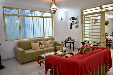 Casa à venda com 220m², 3 quartos e 3 vagasSala