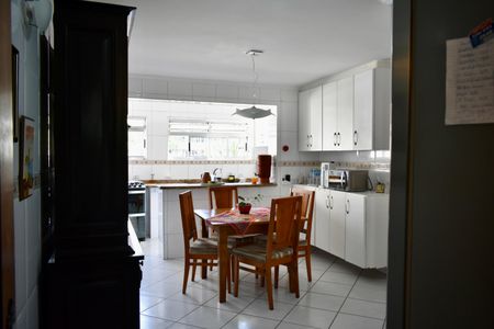 Casa à venda com 220m², 3 quartos e 3 vagasCozinha