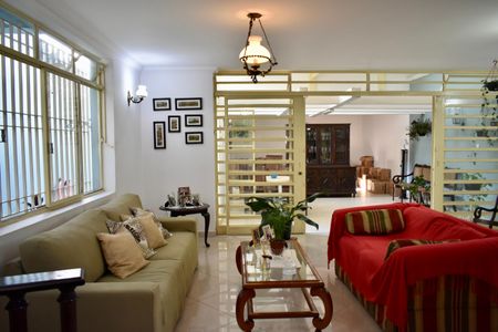 Casa à venda com 220m², 3 quartos e 3 vagasSala