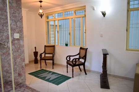 Casa à venda com 220m², 3 quartos e 3 vagasSala