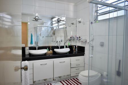 Casa à venda com 220m², 3 quartos e 3 vagasBanheiro da Suíte 1