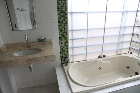 Apartamento à venda com 180m², 4 quartos e 4 vagasBanheiro/Suite 1