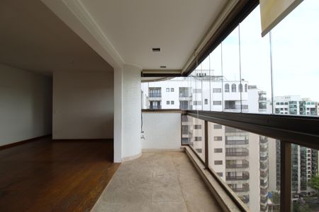 Apartamento para alugar com 118m², 3 quartos e 2 vagasVaranda