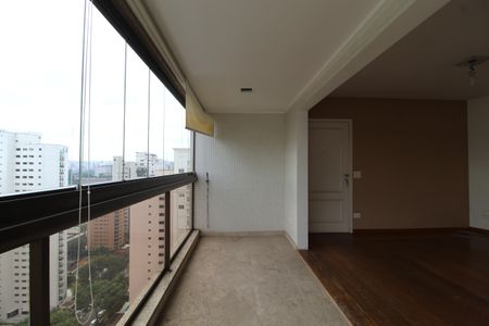 Apartamento para alugar com 118m², 3 quartos e 2 vagasVaranda