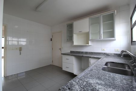 Apartamento para alugar com 118m², 3 quartos e 2 vagasCozinha