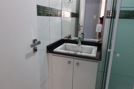 Apartamento à venda com 74m², 2 quartos e 1 vagaBanheiro Social