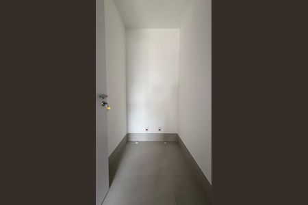 Apartamento à venda com 301m², 2 quartos e 4 vagasBanheiro de serviço