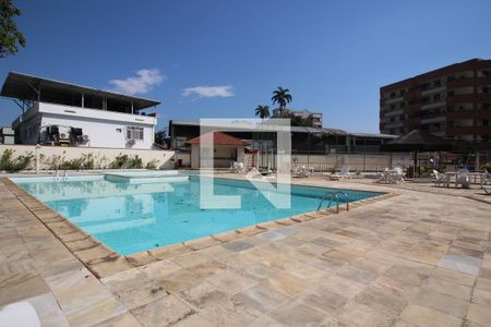 Apartamento à venda com 151m², 3 quartos e 2 vagas Apartamento à venda com 151m², 3 quartos e 2 vagasÁrea comum - Piscina