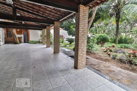 Apartamento à venda com 151m², 3 quartos e 2 vagas Apartamento à venda com 151m², 3 quartos e 2 vagasÁrea comum - Churrasqueira