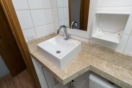 Apartamento para alugar com 70m², 2 quartos e 1 vaga Apartamento para alugar com 70m², 2 quartos e 1 vagaBanheiro da Suíte