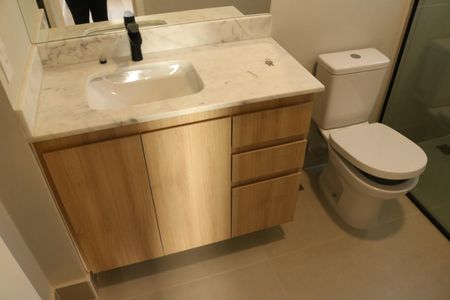 Apartamento à venda com 83m², 2 quartos e 2 vagasBanheiro da Suíte 1