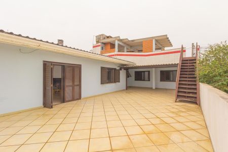 Casa à venda com 460m², 4 quartos e 2 vagas Casa à venda com 460m², 4 quartos e 2 vagasTerraço