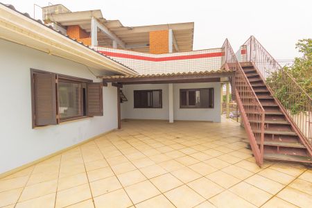 Casa à venda com 460m², 4 quartos e 2 vagas Casa à venda com 460m², 4 quartos e 2 vagasTerraço