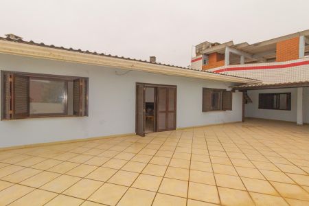 Casa à venda com 460m², 4 quartos e 2 vagas Casa à venda com 460m², 4 quartos e 2 vagasTerraço