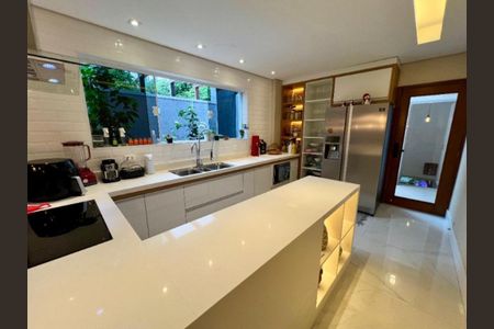 Casa à venda com 300m², 3 quartos e 2 vagas Casa à venda com 300m², 3 quartos e 2 vagasFoto 02