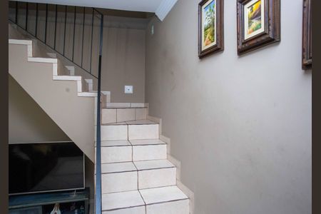 Casa à venda com 100m², 3 quartos e 4 vagasEscada