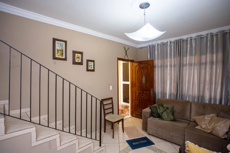 Casa à venda com 100m², 3 quartos e 4 vagasSala