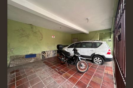 Casa à venda com 180m², 4 quartos e 2 vagas Casa à venda com 180m², 4 quartos e 2 vagasGaragem