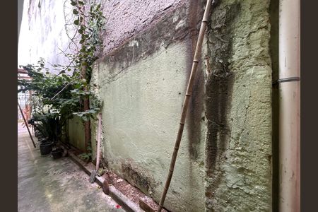 Casa à venda com 180m², 4 quartos e 2 vagas Casa à venda com 180m², 4 quartos e 2 vagasCorredor externo