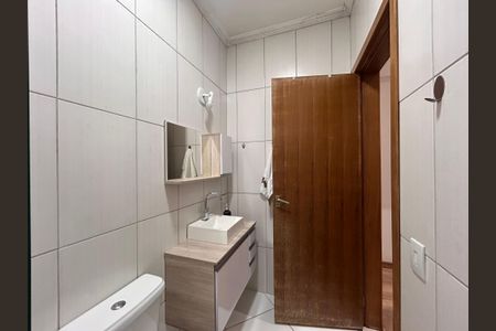 Casa à venda com 180m², 4 quartos e 2 vagas Casa à venda com 180m², 4 quartos e 2 vagasBanheiro 1 - Casa 1