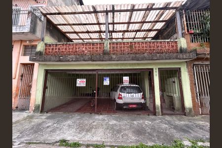 Casa à venda com 180m², 4 quartos e 2 vagas Casa à venda com 180m², 4 quartos e 2 vagasFachada