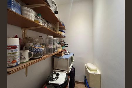 Casa à venda com 180m², 4 quartos e 2 vagas Casa à venda com 180m², 4 quartos e 2 vagasDespensa casa 1